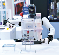 背后展现出的是机械人行业科创能力及财产实力